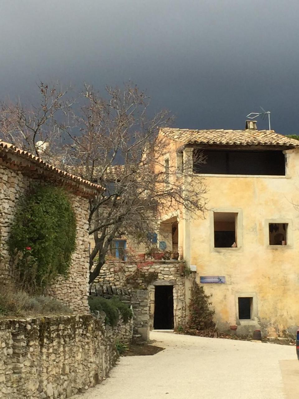La Salamandre Bleue Chantemerle-lès-Grignan Exterior foto